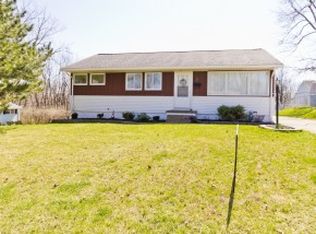 3 Arizona Dr, Decatur, IL 62526