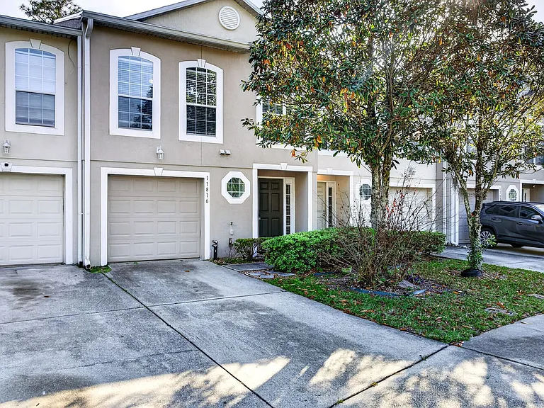 11816 Lake Bend Cir — Photo 2