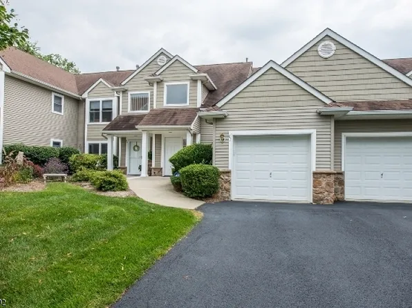 89 Bourne Cir #703, Hamburg, NJ 07419