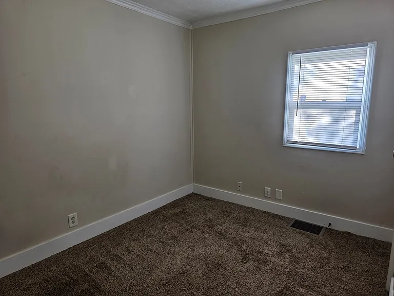 730 N Elmer St — Photo 10
