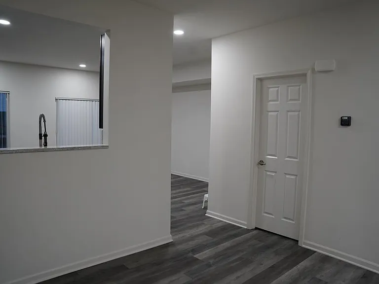 1423 Manning Ave — Photo 6