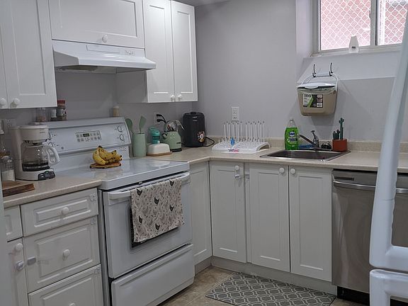 4th image of 2 Hoddle Cres