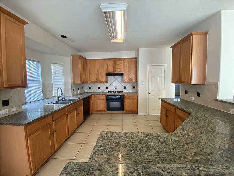 21239 Rush Hollow Ct — Photo 9
