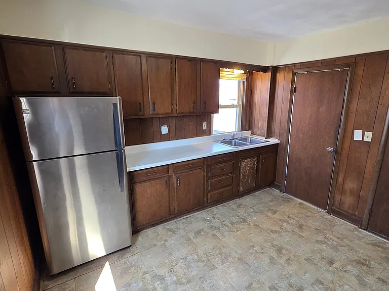  177 Oriole Ave 2ndFlr 2B/1B Carpet SSAppliances PetsOK DblParlor — Photo 2