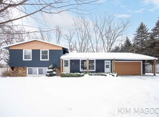 1660 W Lakewood Blvd, Holland, MI 49424