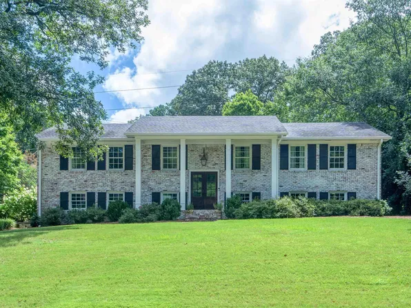 1405 Cosmos Cir, Vestavia, AL 35216