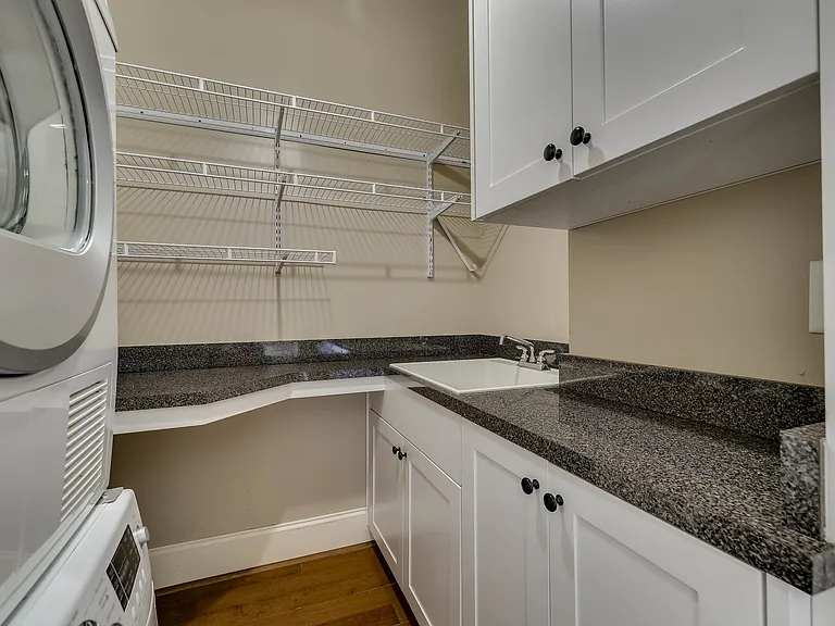 929 Broad St — Photo 15