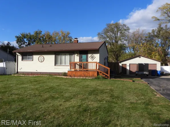 5522 Pleasant Dr, Waterford, MI 48329