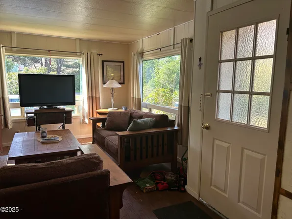 9353 NW Seal Rock St, Seal Rock, OR 97376