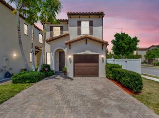 6028 Pine Tree Way, Riviera Beach, FL 33410