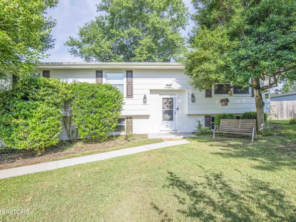 1255 Pinecrest Cir, Lenoir City, TN 37772