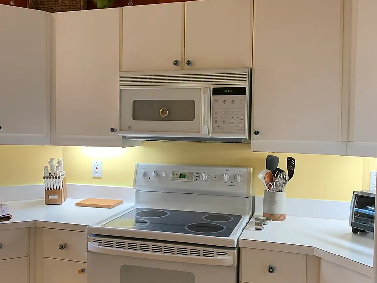 231A Canterbury Dr W — Photo 13