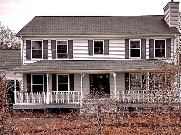 32 Pearl Rd, Rocky Point, NY 11778