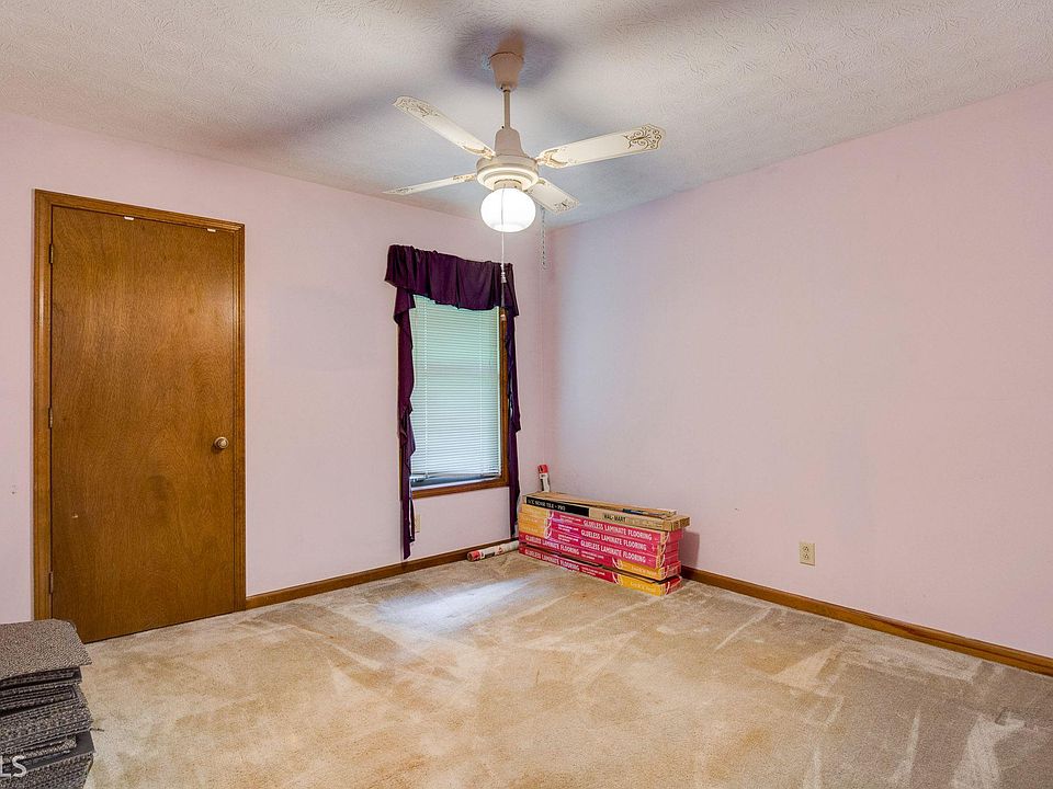 2nd image of 184 Chaney Ct