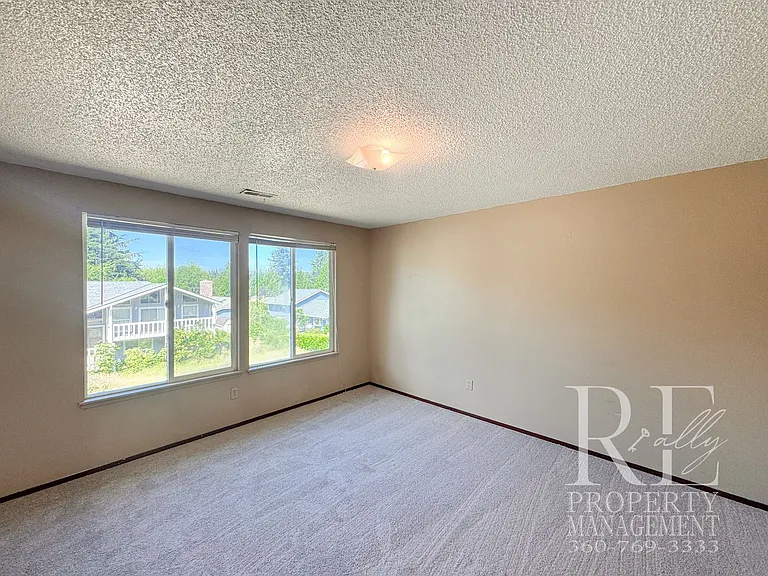 7880 Oxbow Ave NE — Photo 18