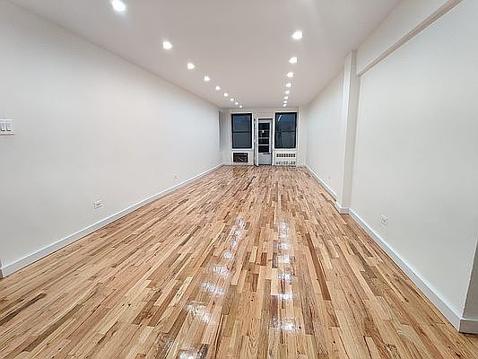 2nd image of 540 Ocean Pkwy APT 5L