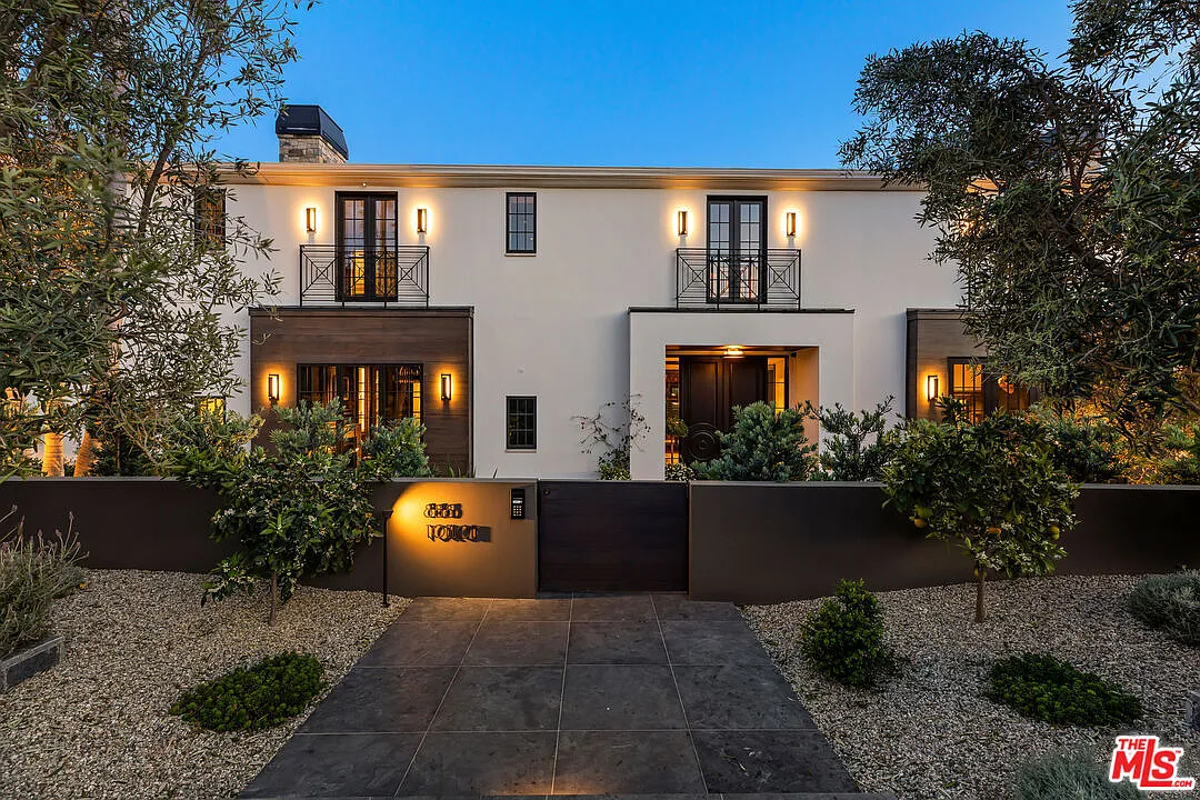 4 bed, 7.0 bath, 8800 sqft, $57,500 — Photo 1