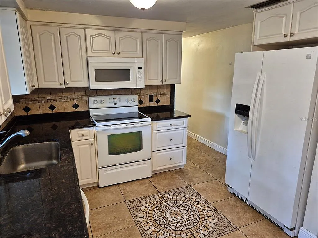 2 bed, 1.0 bath, 956 sqft, $1,595 — Photo 3
