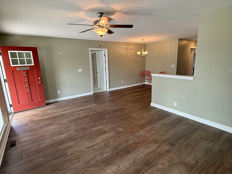 2225 E Spring St — Photo 15