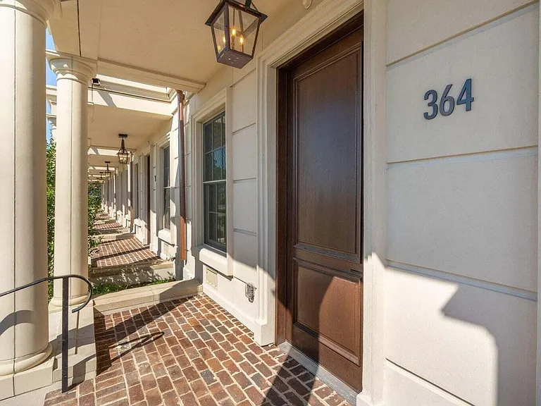376 Broad St — Photo 4
