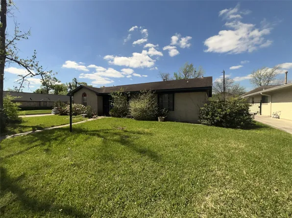 8103 Royalwood Dr, Houston, TX 77049