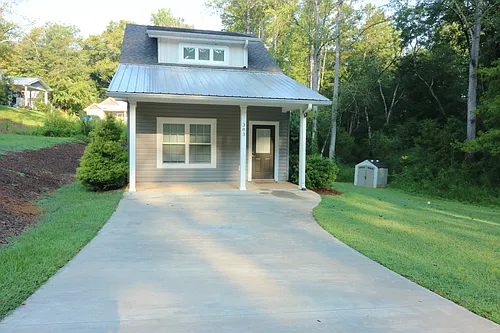 383 E Woodland Dr Photo 1