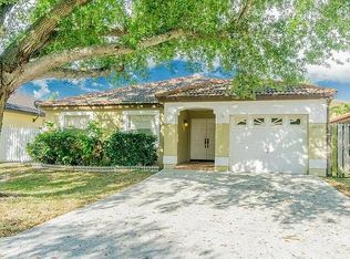 20120 NW 83rd Pl, Hialeah, FL 33015