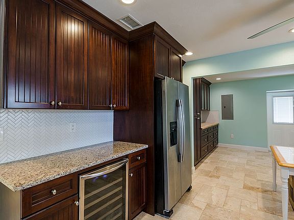 3rd image of 1813 Palm Way