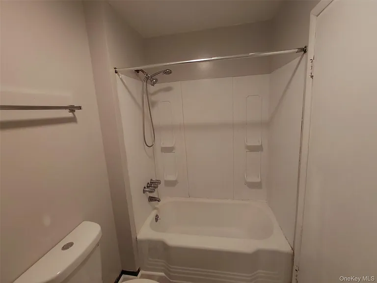 81 Franklin St #305 — Photo 9