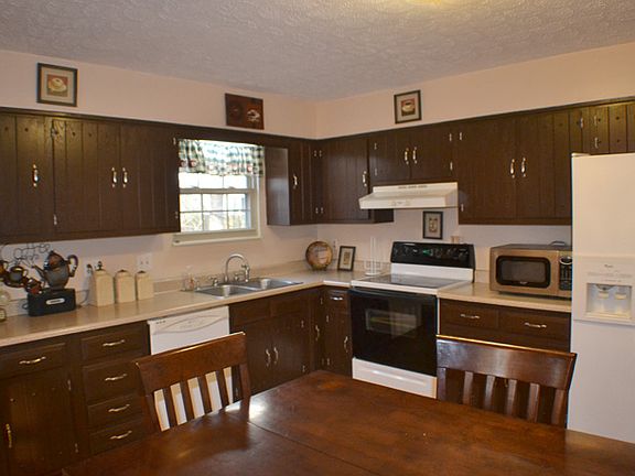 2nd image of 360 Center Park Dr