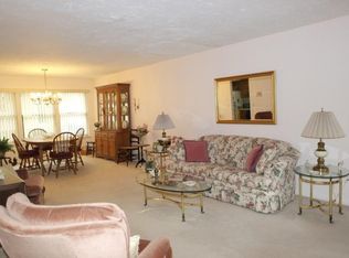 104 River Oaks Dr, Rutherford, NJ 07070