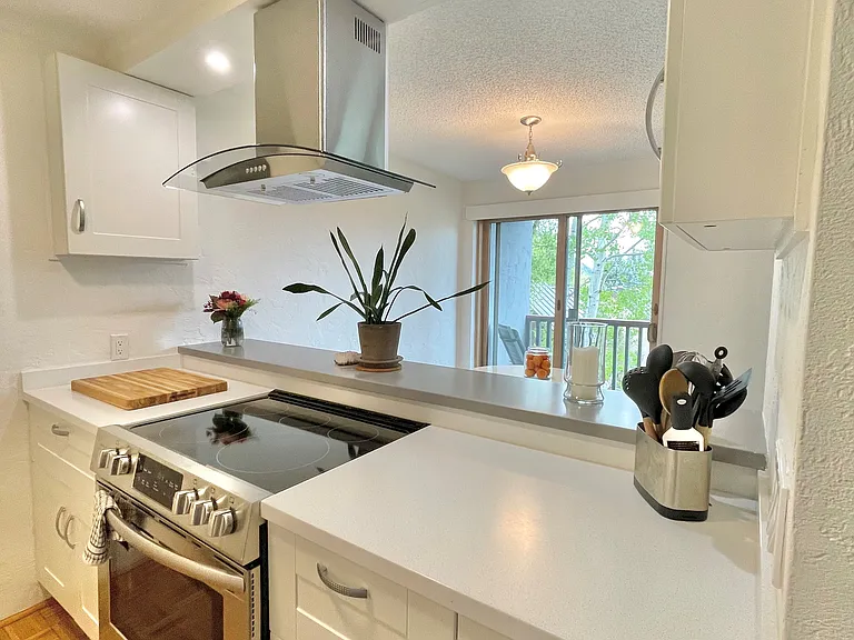 425 Park Cir #1 — Photo 7