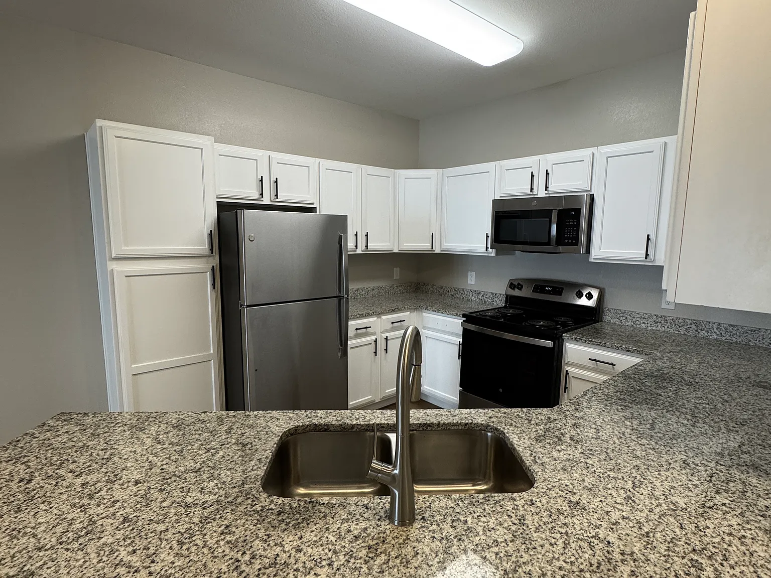 2 bed, 1172 sqft, $1,465 — Photo 2
