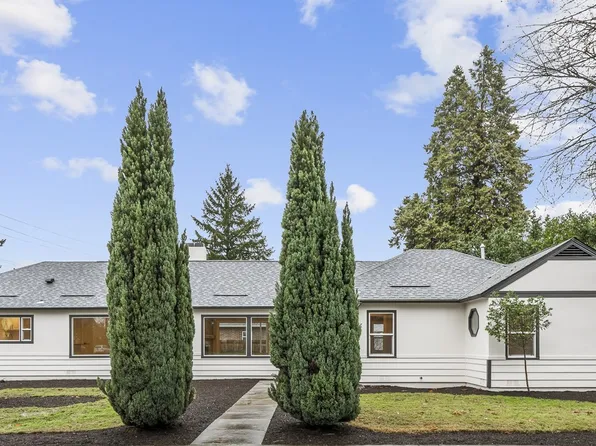 304 S College St, Newberg, OR 97132