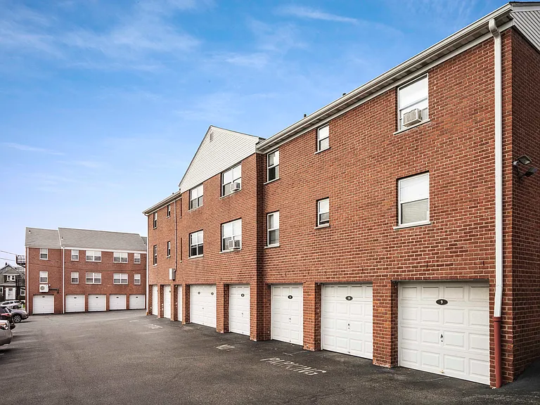Windsor Apartments — Photo 19