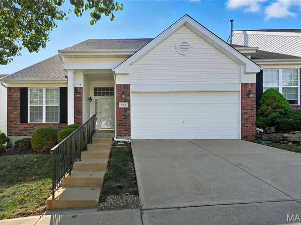 568 Hilltop Townes Dr, Eureka, MO 63025