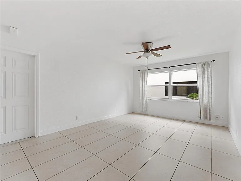 241 SE 9th Ave #104 — Photo 3