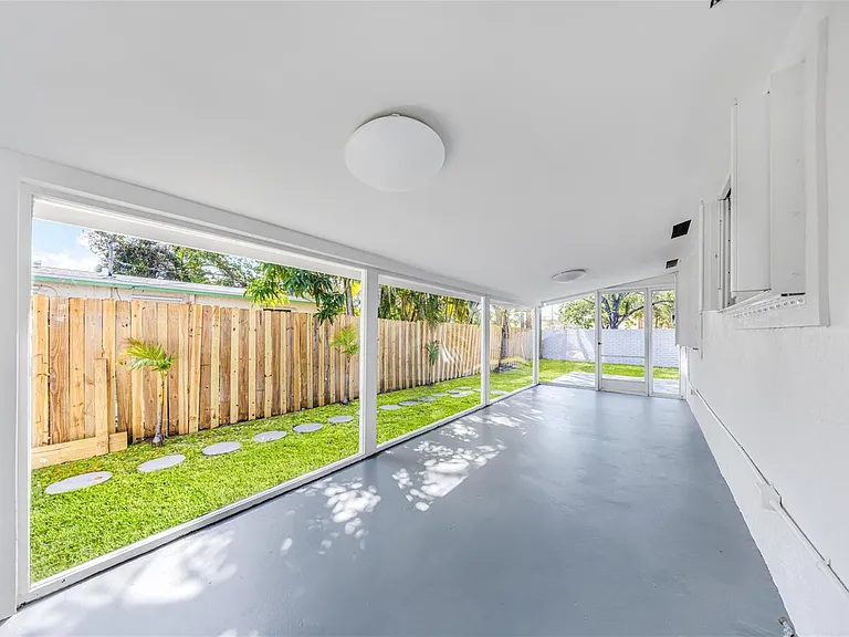 5921 NE 1st Ave — Photo 29