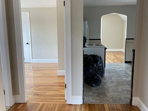 5th image of 15 Maplewood Ave #2