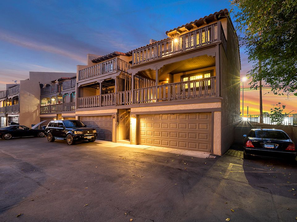 #Guardian Realty 2882 Calle Del Oro Las Vegas townhome Rental twilight garage 2 car_09232022