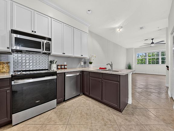 5th image of 290 NE 5th Ave APT 4