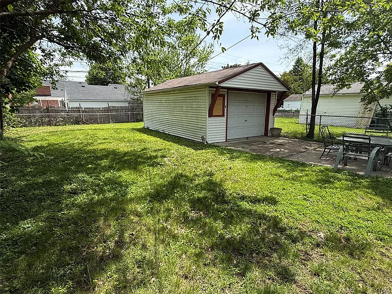 1746 N Denwood St — Photo 16