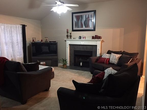 3rd image of 20237 E 32nd Pl