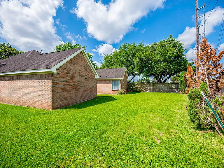 703 Acacia Pl — Photo 40