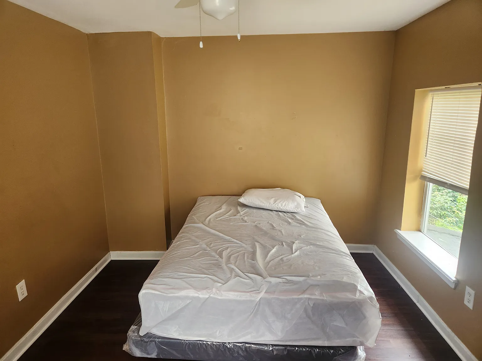 1 bed, 1.5 bath, $700 — Photo 4