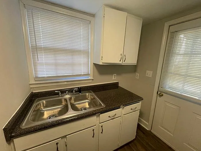 2742 Kennedy St — Photo 4