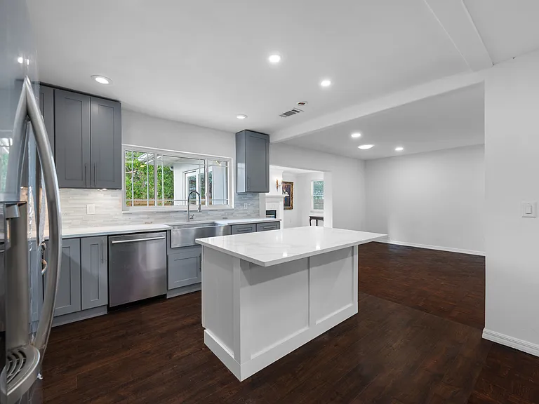 1764 Linwood Cir — Photo 22