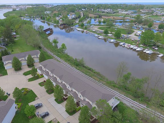 4th image of 75 Grand Harbor Dr #11