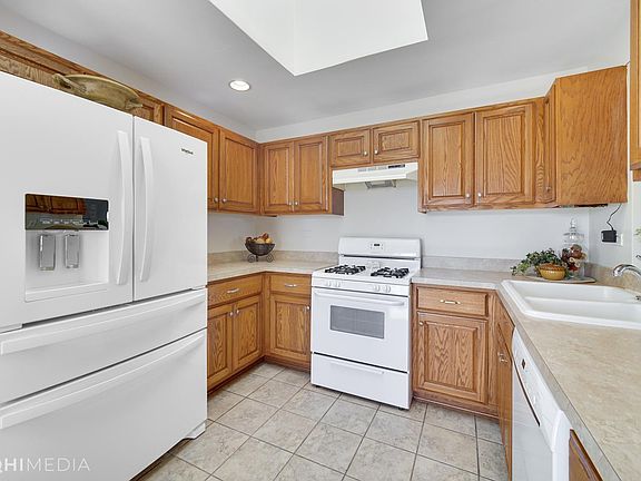 3rd image of 7546 W Hawthorne Ln