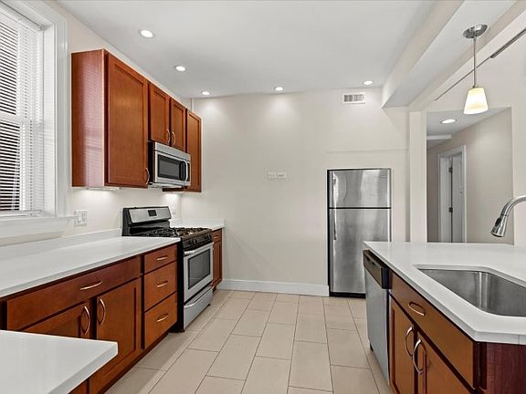 3rd image of 4912 N Washtenaw Ave #2